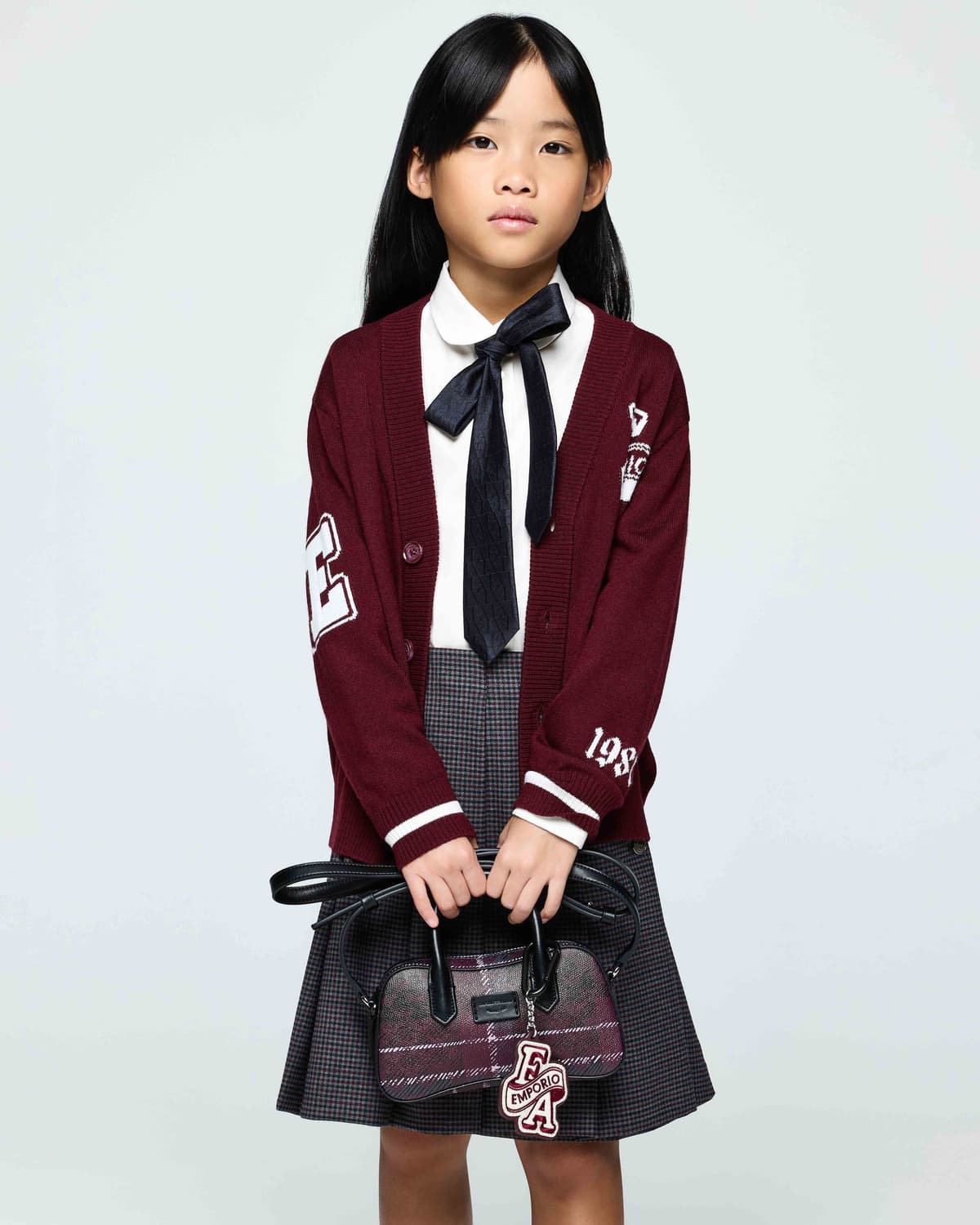 Emporio Armani Dziecięcy kardigan w stylu varsity z dekoltem w serek - 2